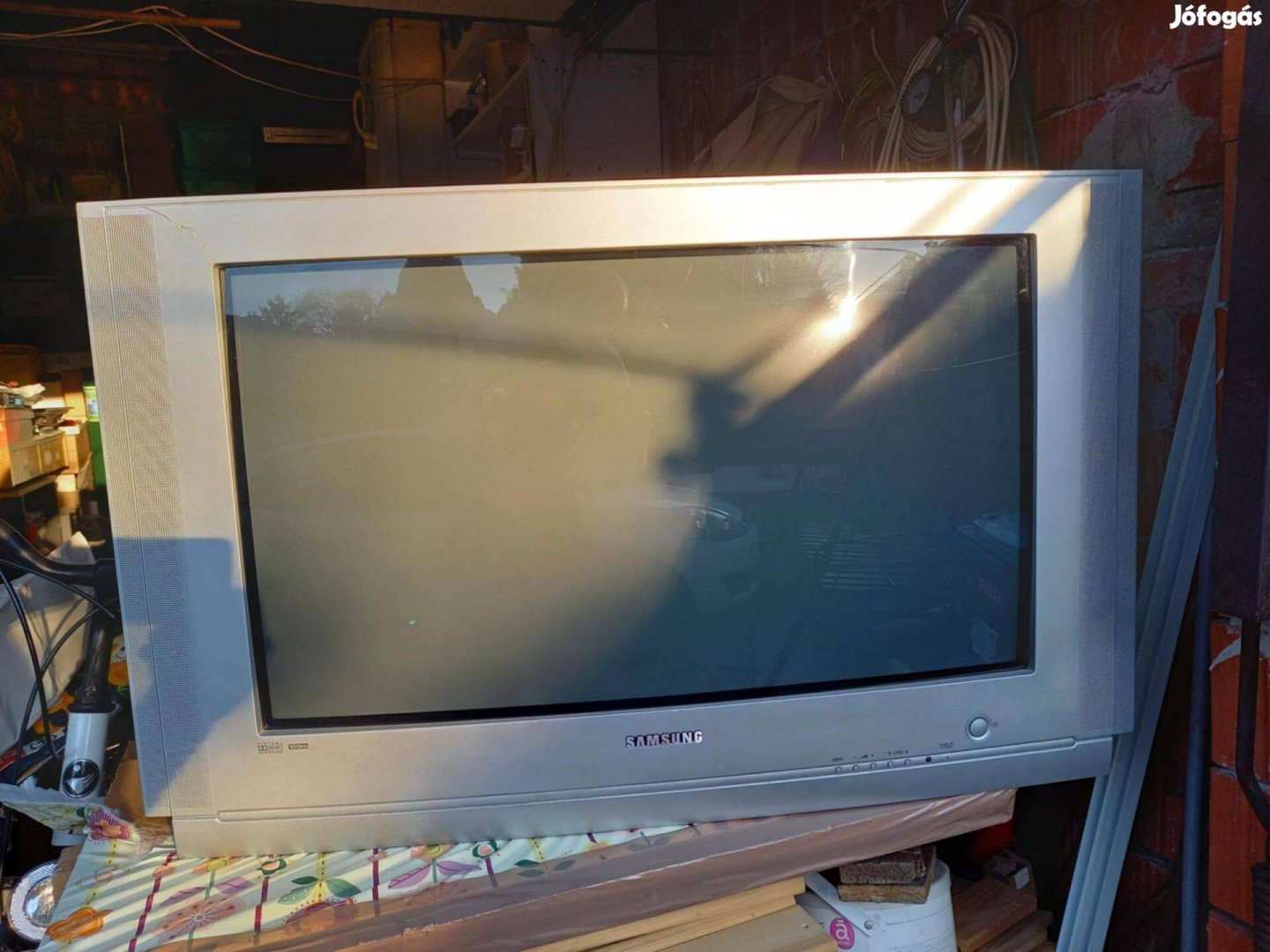 Nagy képernyős Samsung TV + távirányító