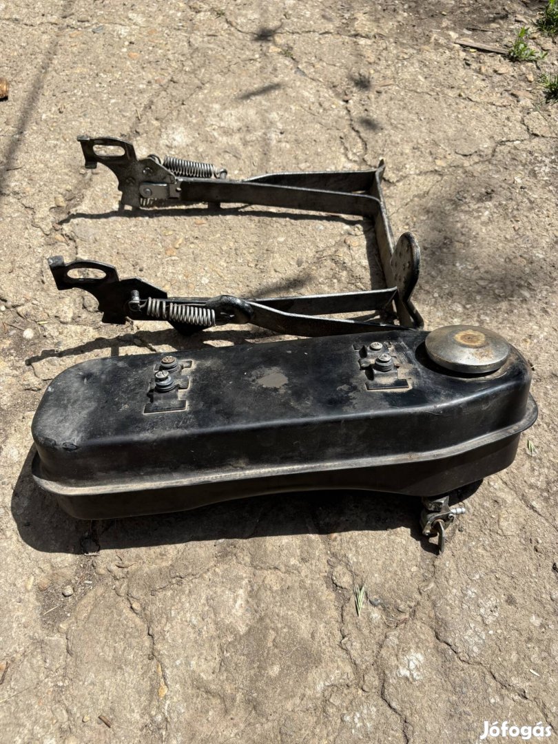 Nagy kerekü polymobil tank és sztender