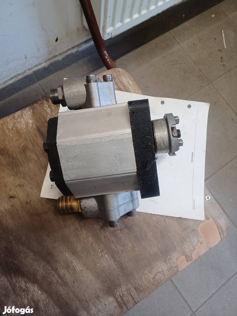 Nagy liter teljesítményű hodraulika szivattyú.