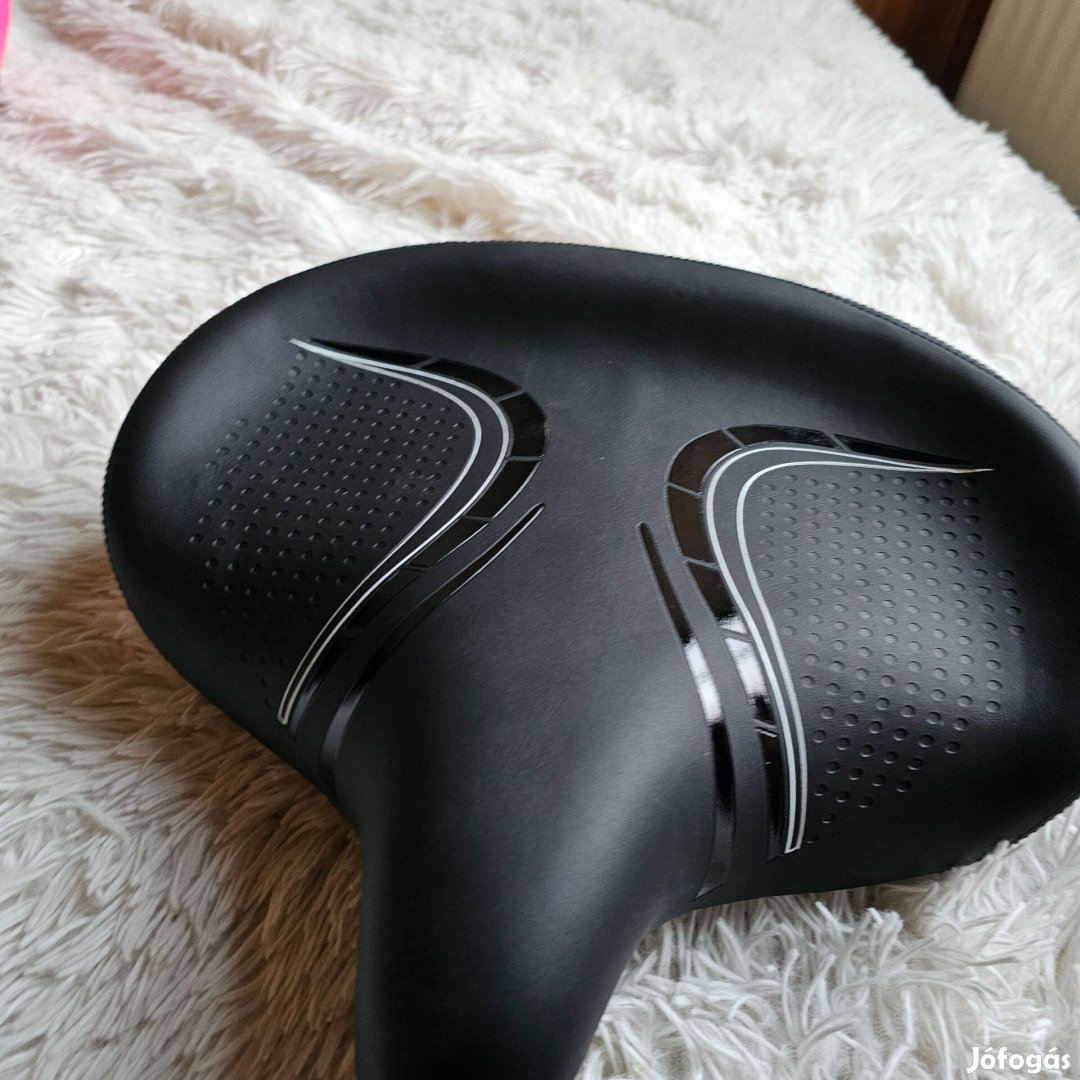 Nagy méretü kerékpáros nyereg teljesen új 30x30cm 1150 gramm