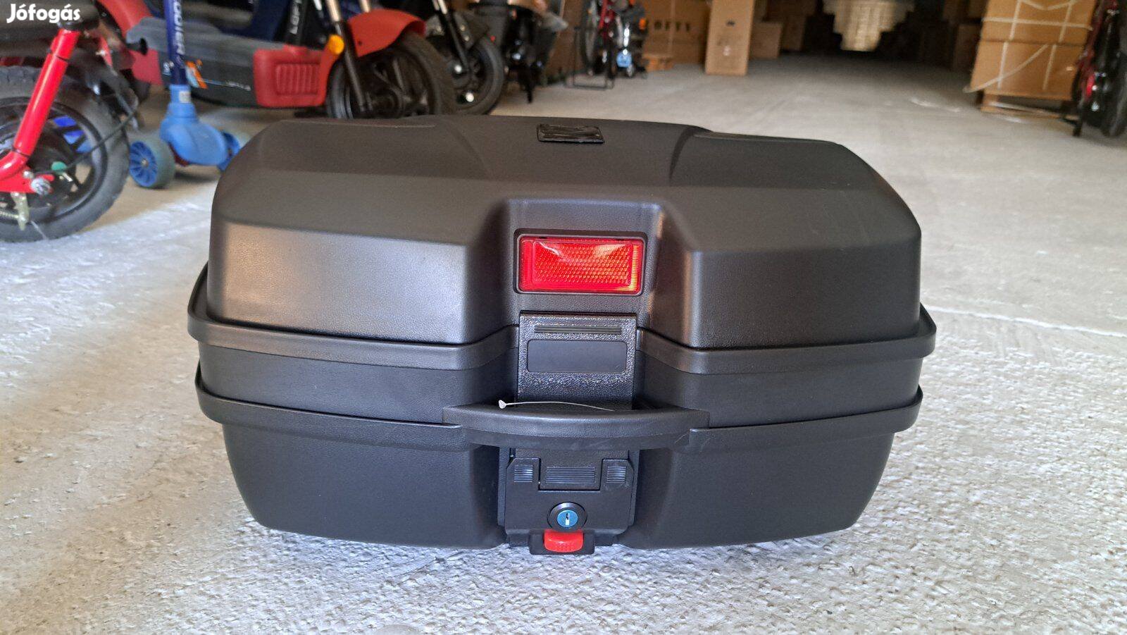 Nagy méretű motoros doboz eladó