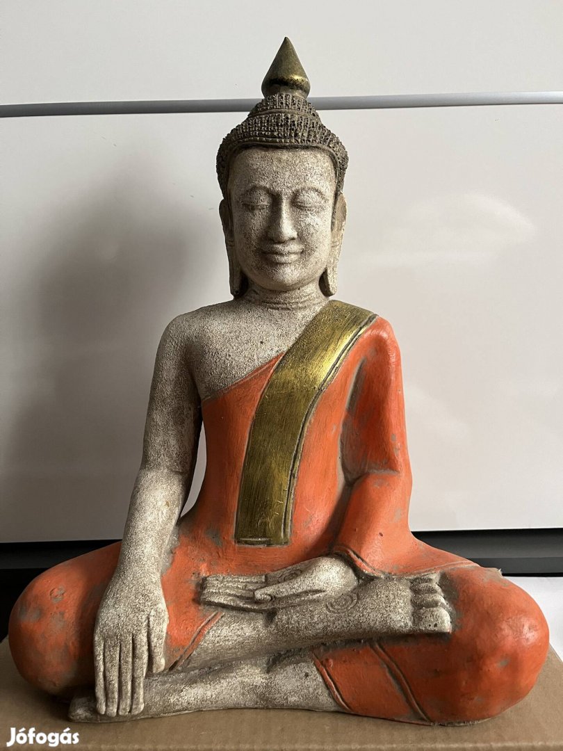 Nagy méretű nepáli Buddha szobrok