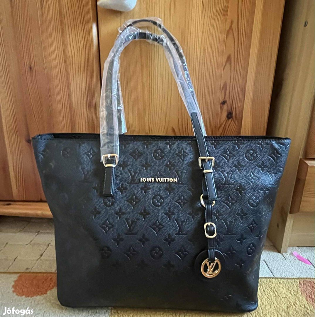 Nagy méretű női táska