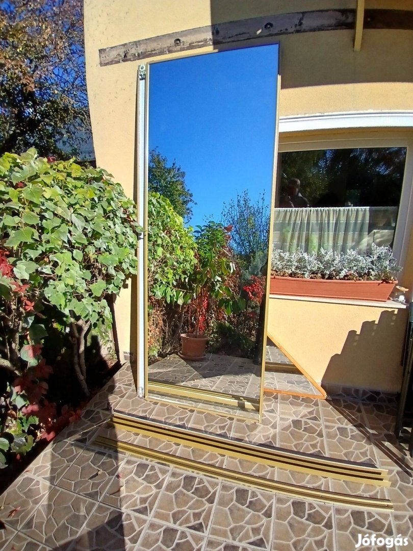 Nagy méretű tükör kerettel