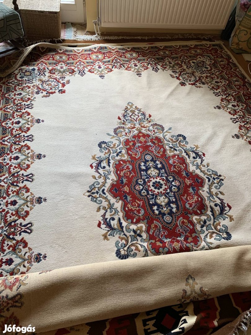 Nagy perzsaszőnyeg tisztított sérült szép