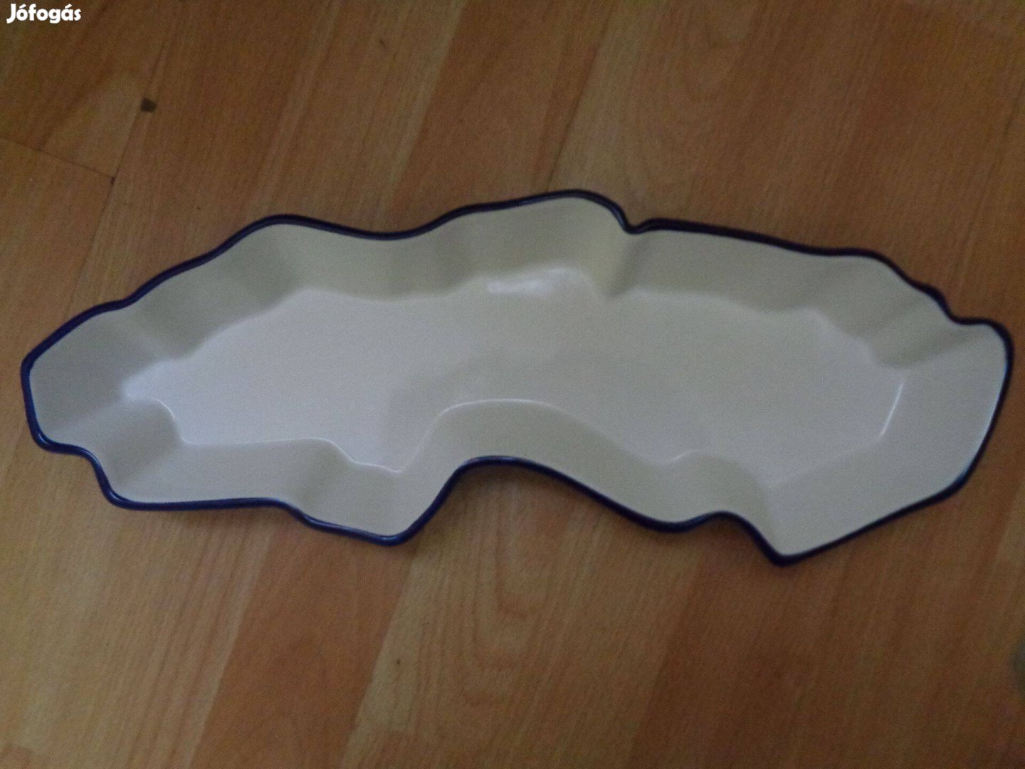 Nagy svédország alakú porcelántál