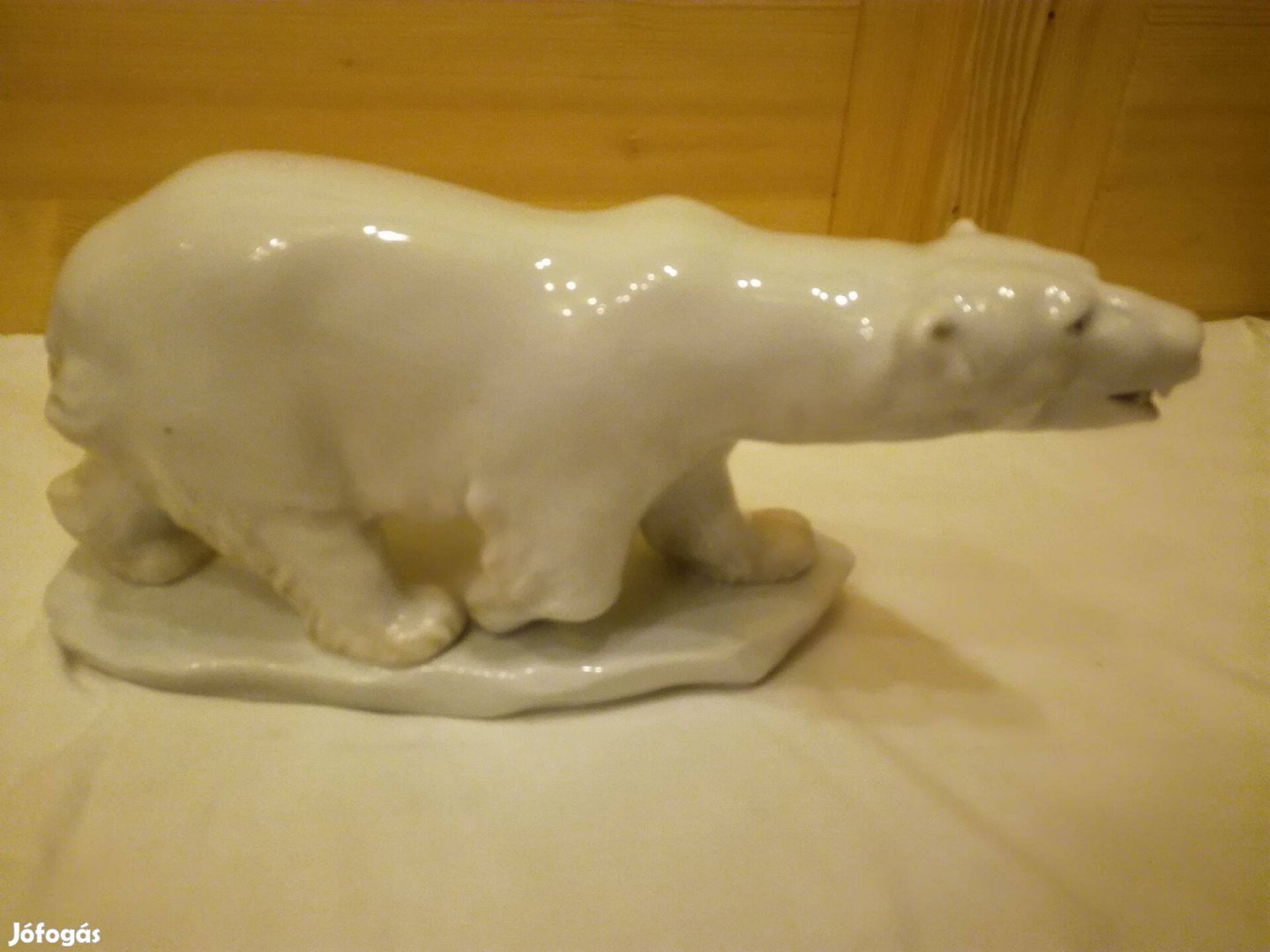 Nagy színes Herendi porcelán jegesmedve a jégtáblán porceln figura