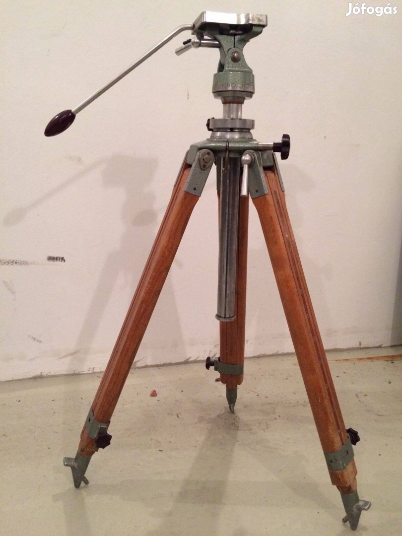 Nagy teherbírású dönthető középoszlopú, kurblizható