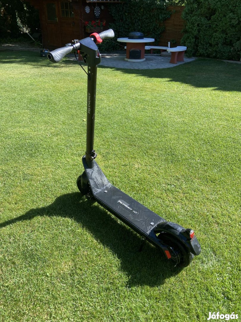 Nagy teljesítményű, gyors, masszív elektromos roller