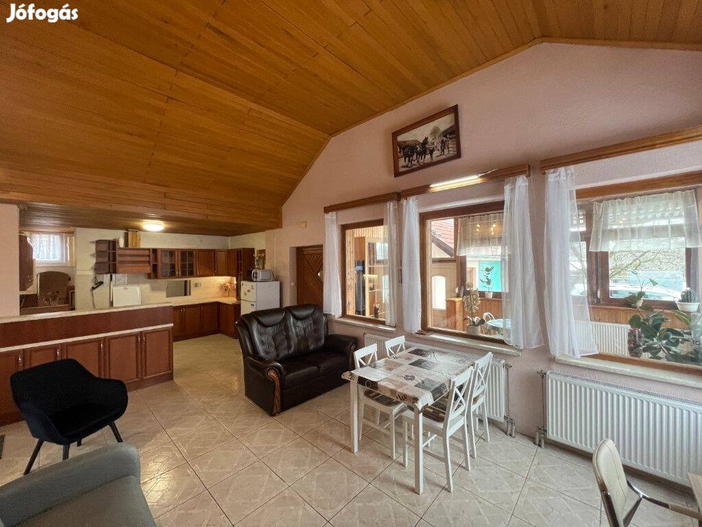 Nagyatádon Igényesen Kialakított Családi Ház Garázzsal Eladó