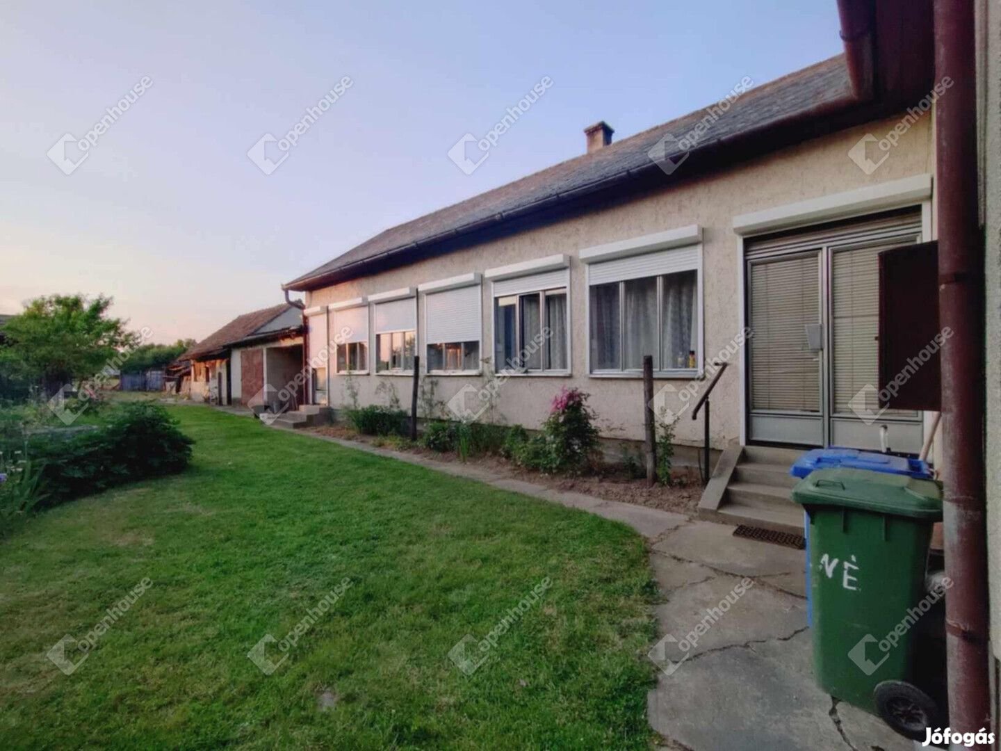 Nagybajomban családi ház eladó