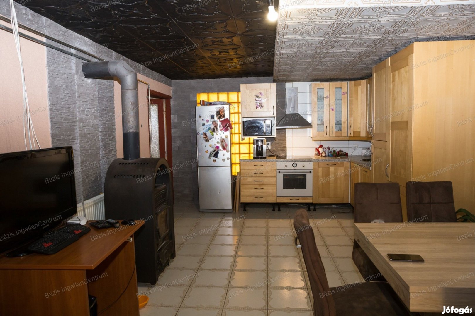 Nagybaracska csendes részén szuterénes családi ház eladó