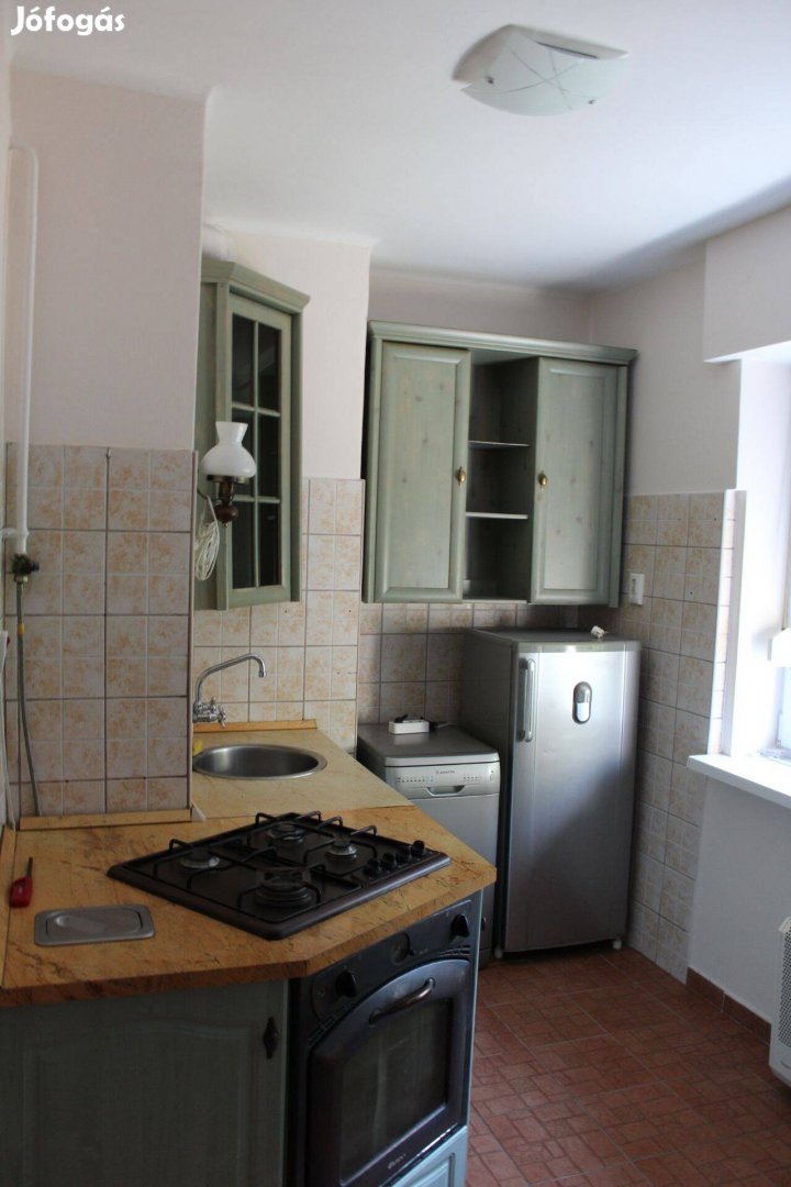 Nagyerdőn 2 szobás erkélyes lakás kiadó