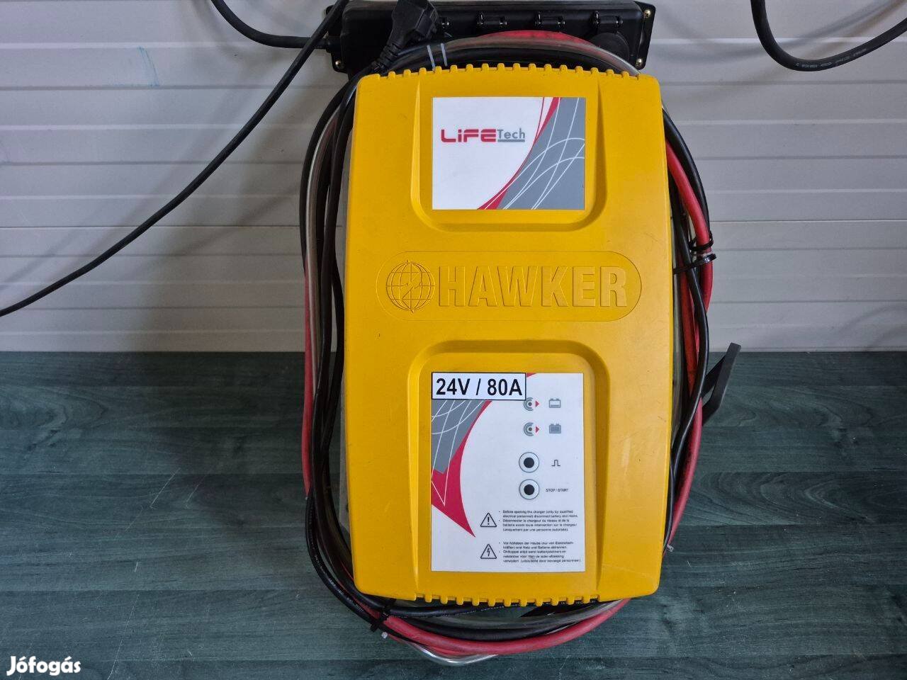 Nagyfrekvenciás targonca akkumulátor töltő Hawker 24V 80A