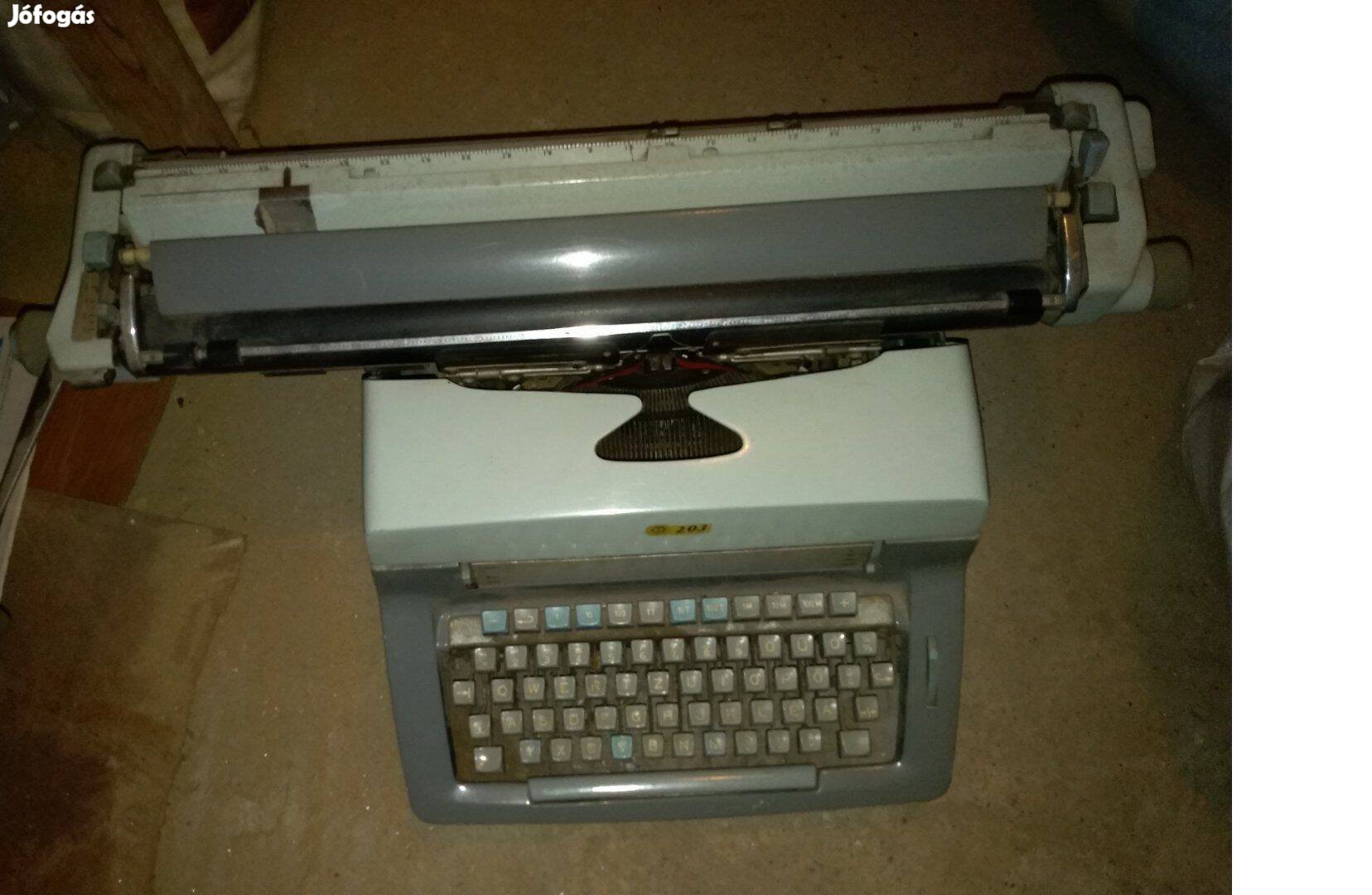 Nagykocsis, fémházas írógép