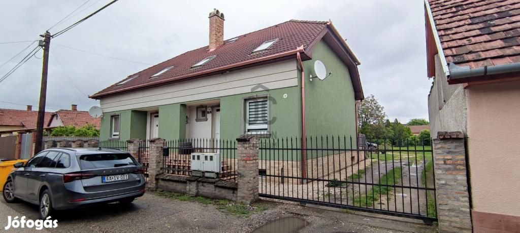 Nagykőrösi 179 nm-es lakás eladó