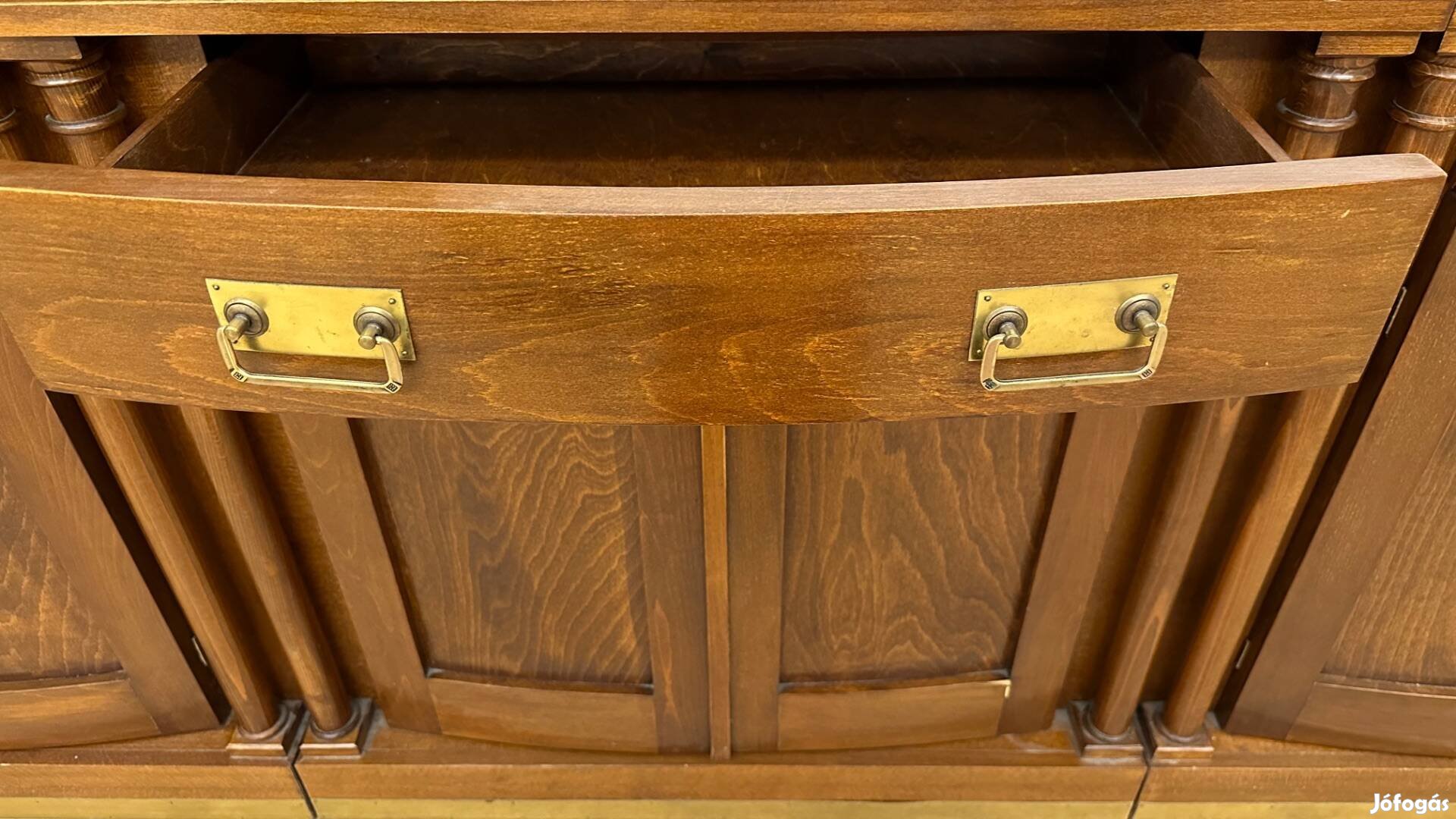 Nagykövetségi luxus Szecessziós komód tv tartó réz díszekkel