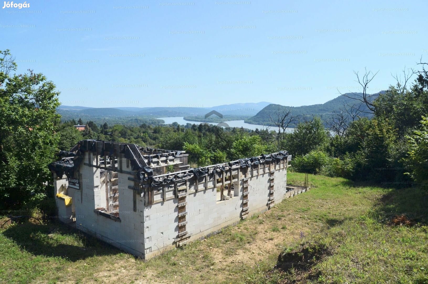 Nagymarosi panoráma, osztható telekkel.