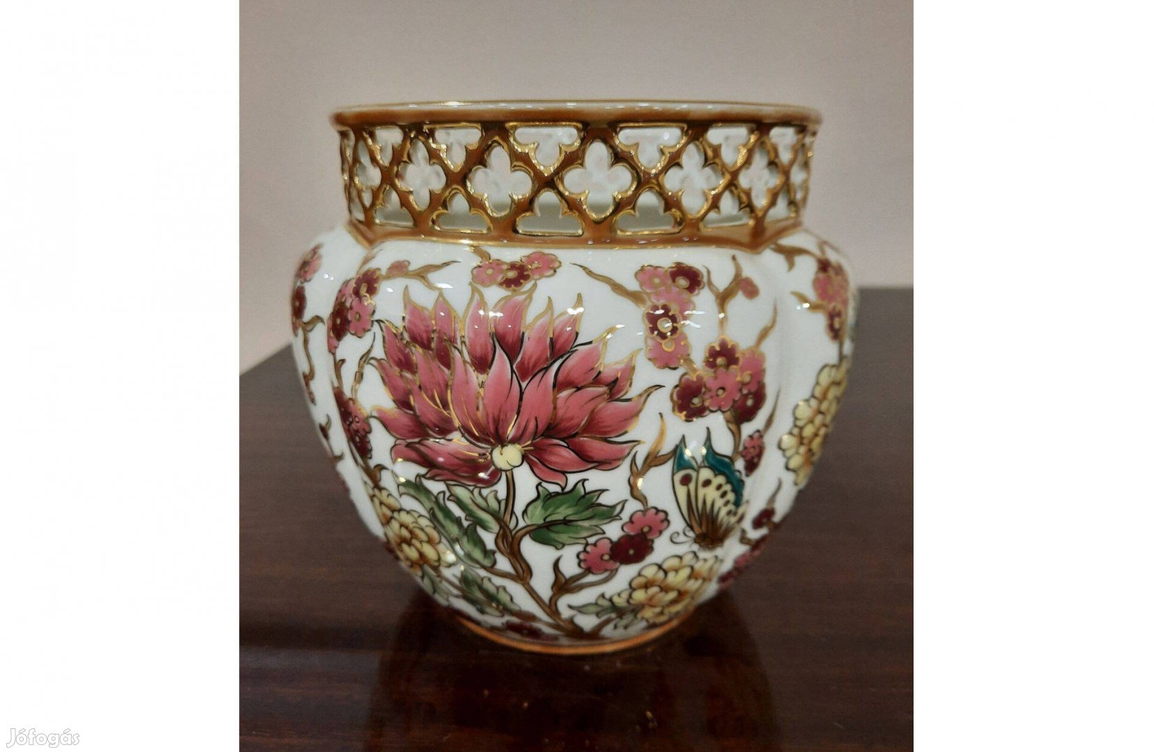 Nagyméretű Zsolnay virágmintás áttört porcelán kaspó eladó!