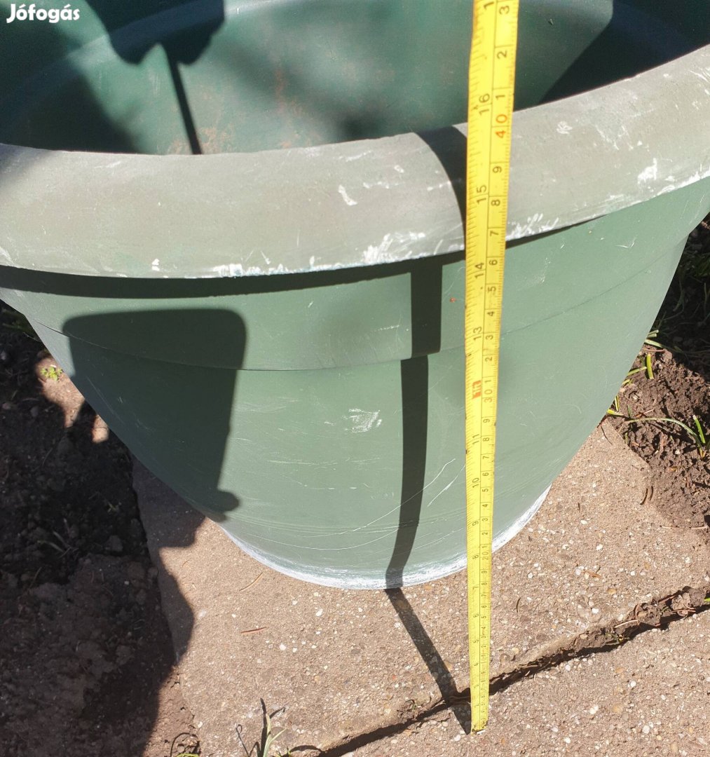Nagyméretű, használt műanyag virágtartó Xl.ker