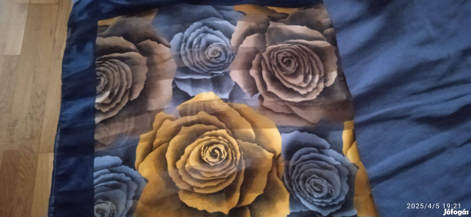 Nagyméretű, bontatlan csomagban