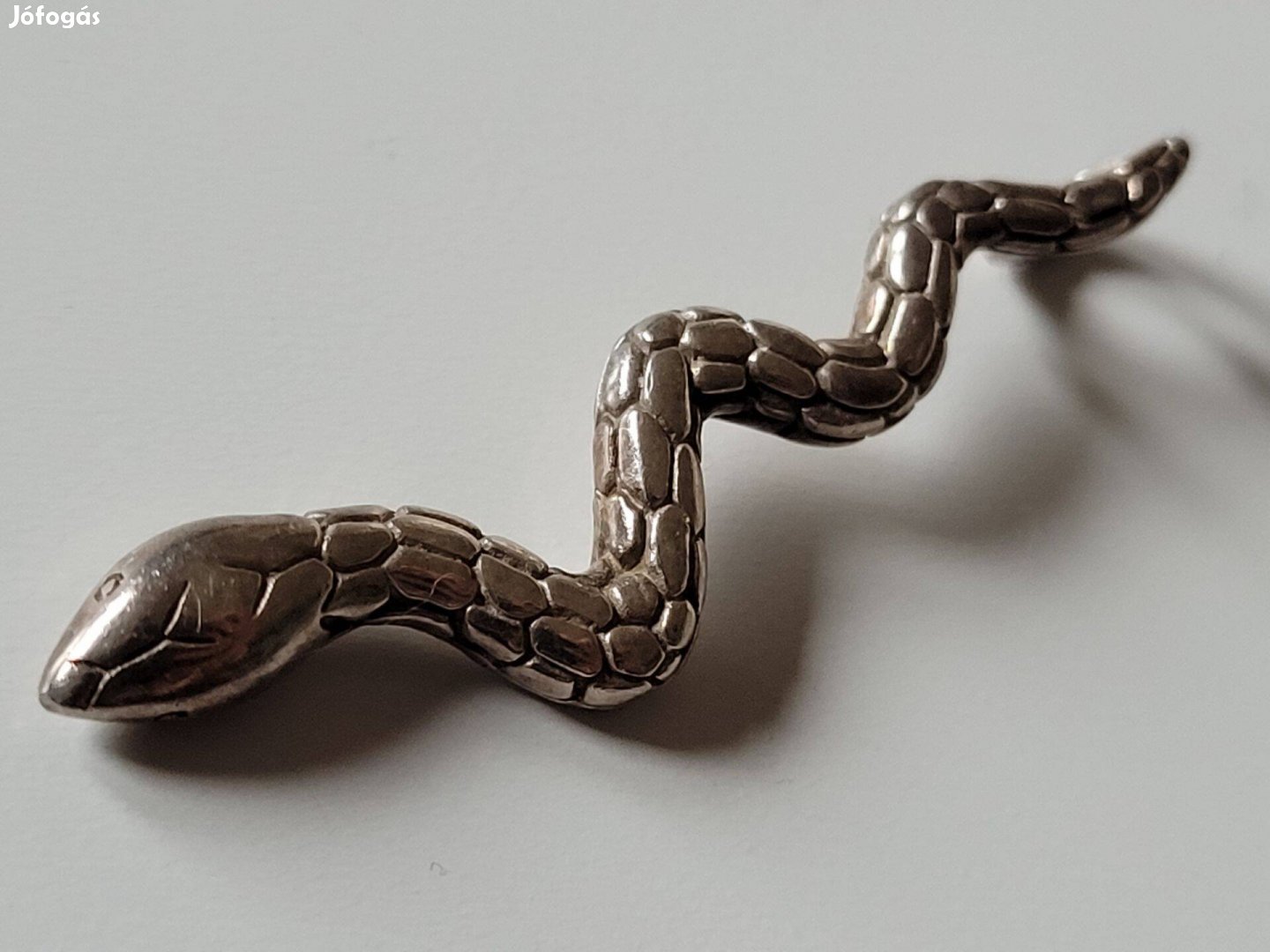 Nagyméretű, szép kidolgozású ezüst (925) kígyó medál