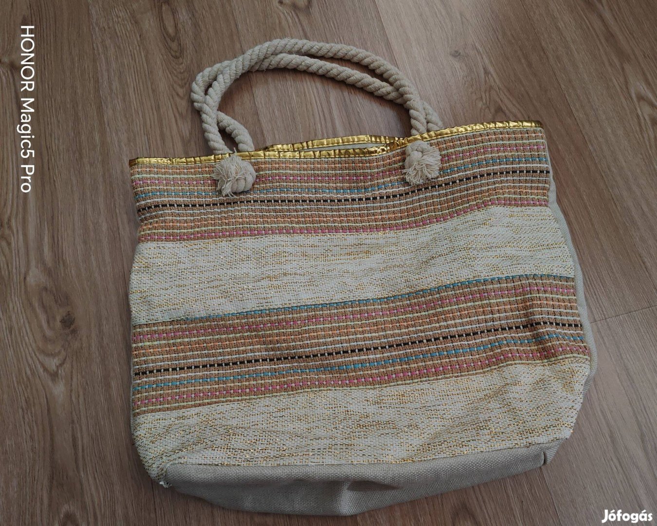 Nagyméretű bézs terméstes női táska