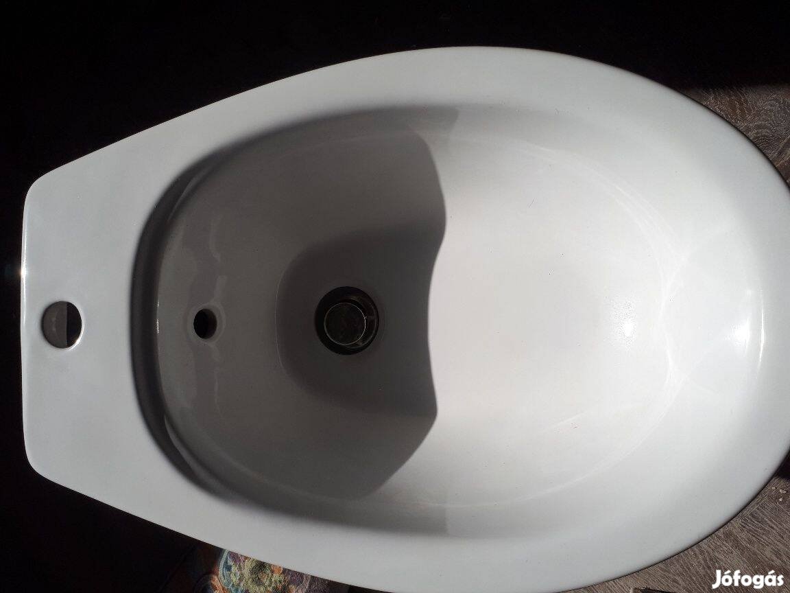 Nagyméretű bidé eladó