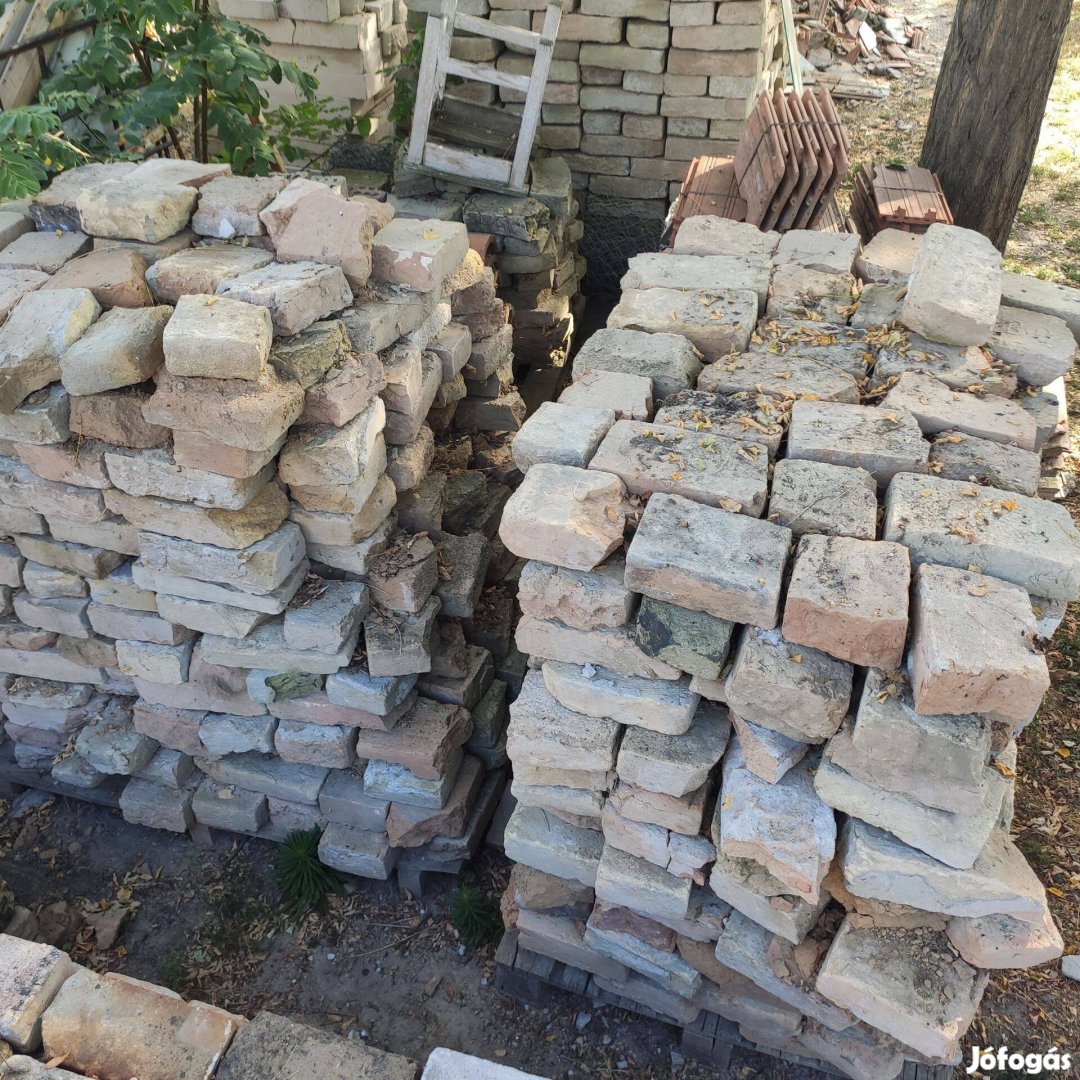 Nagyméretű bontott feles,háromnegyedes tégla