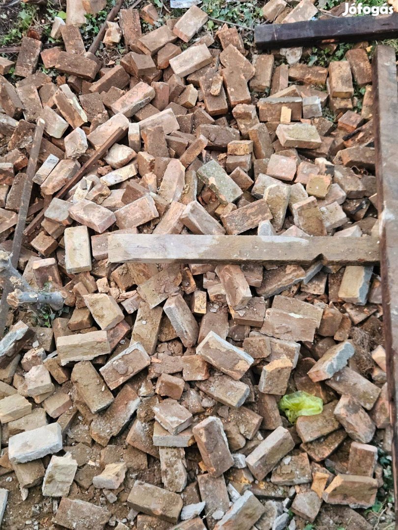 Nagyméretű bontott sérült tégla ingyen elvihető, 18.