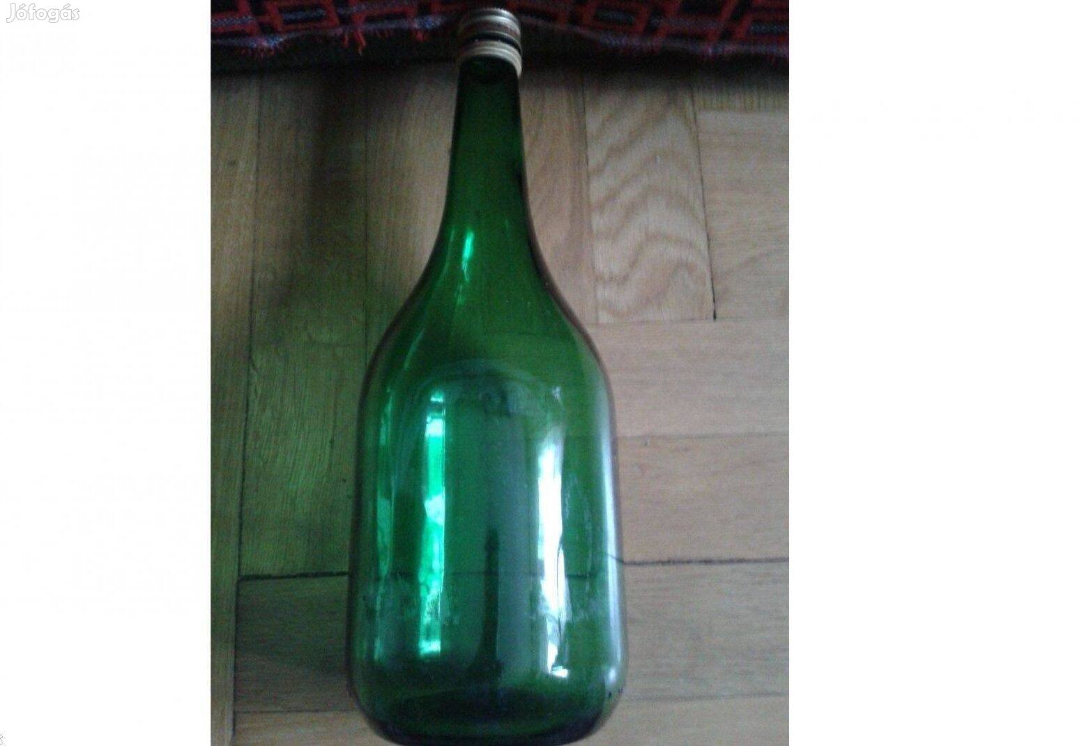 Nagyméretű boros üveg