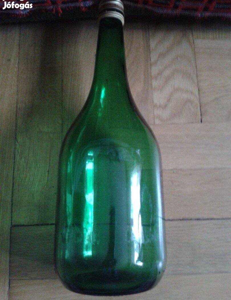 Nagyméretű boros üveg