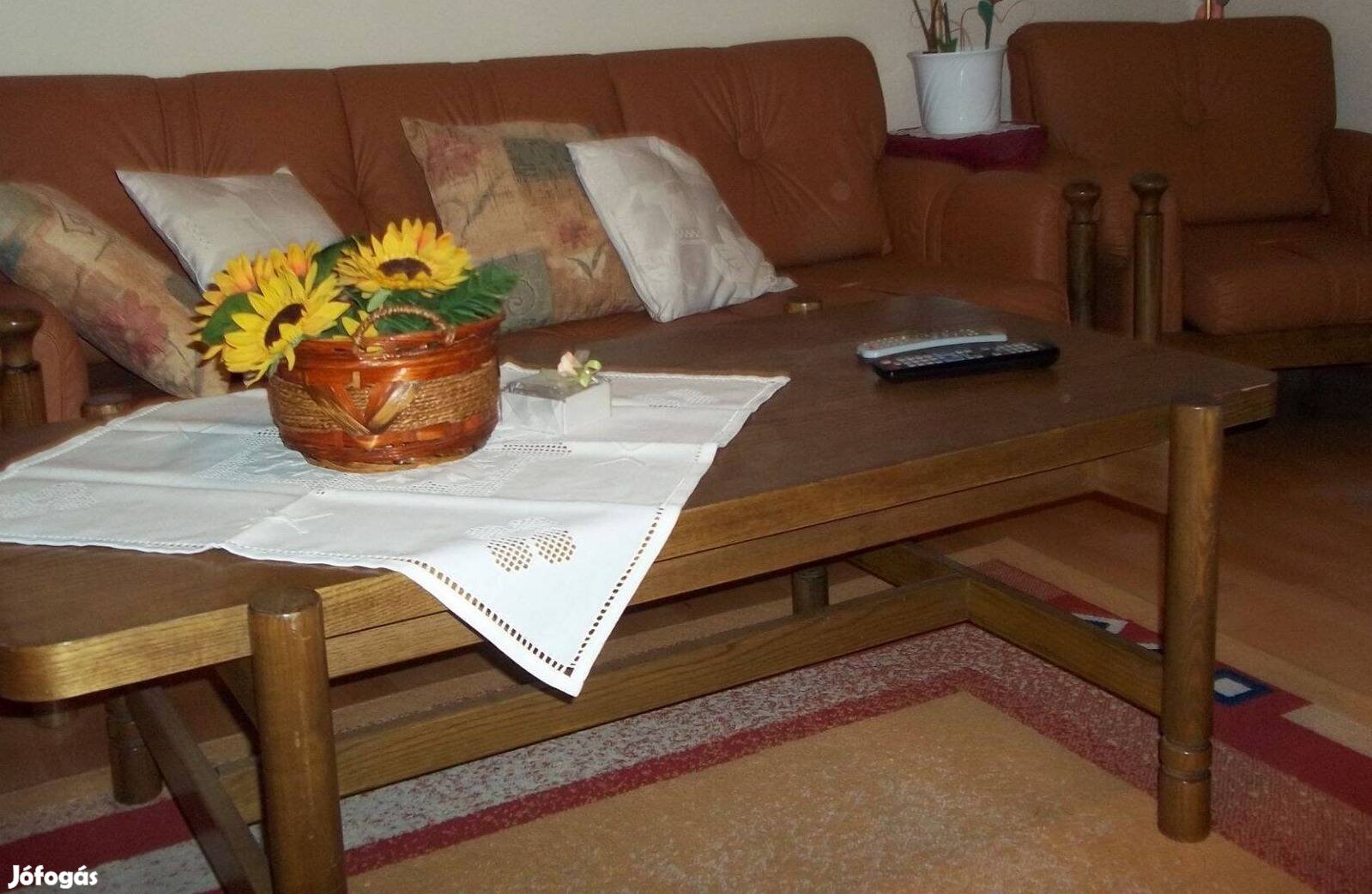Nagyméretű dohányzóasztal