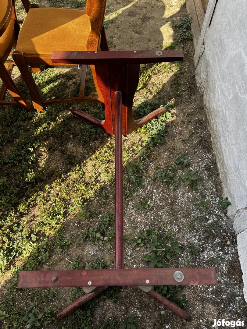 Nagyméretű érkező asztal