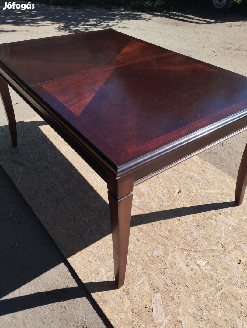 Nagyméretű étkező asztal szállitással is