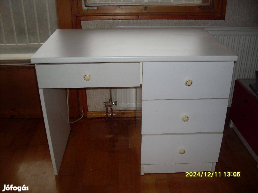 Nagyméretű fa íróasztal 4db fiókkal hossz:95cm-szélesség:60cm!