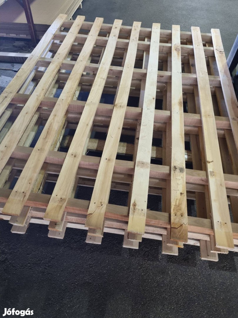 Nagyméretű fa raklap