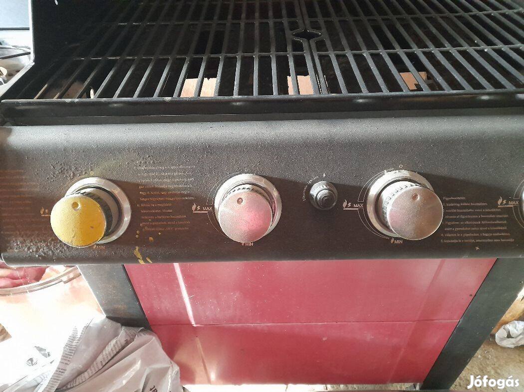 Nagyméretű gázgrill+bbq sütő, 4+1 égős