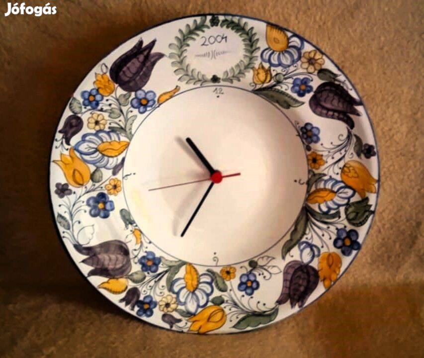 Nagyméretű gyönyörű habán kerámia falióra