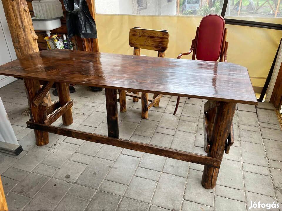 Nagyméretű íróasztal
