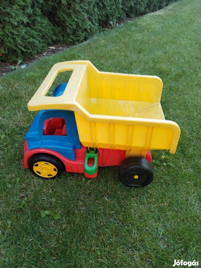 Nagyméretű játék dömper