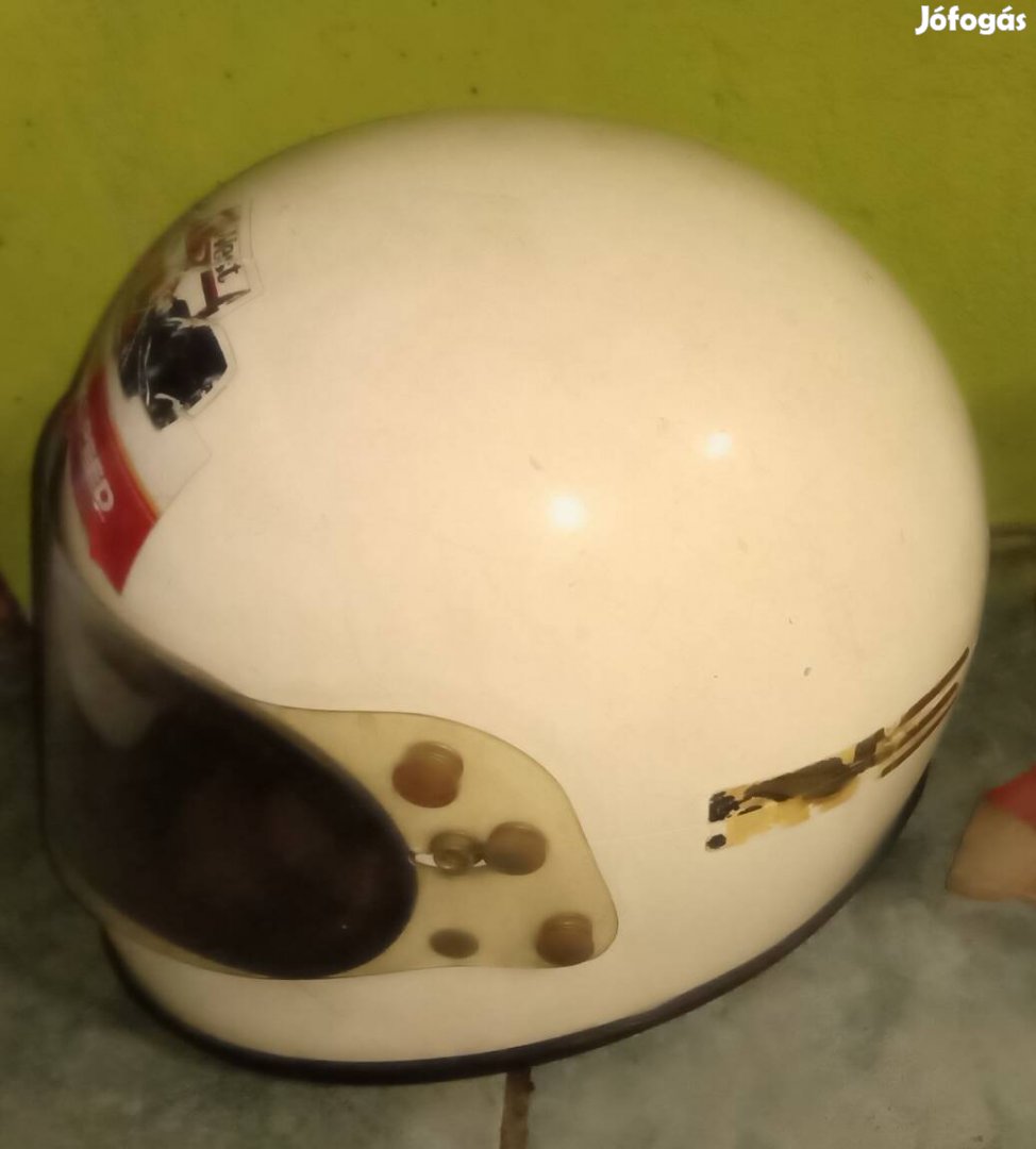 Nagyméretű motoros bukósisak 