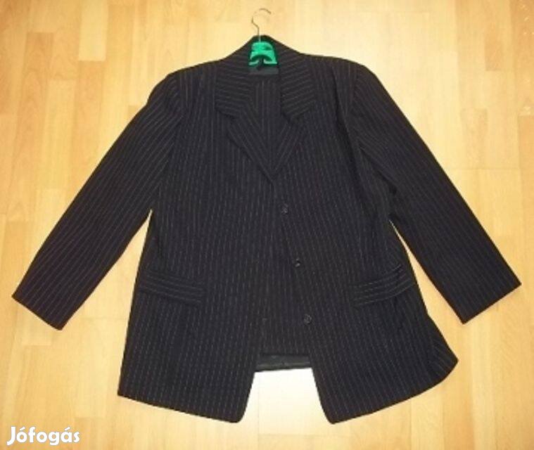 Nagyméretű női fekete kosztüm