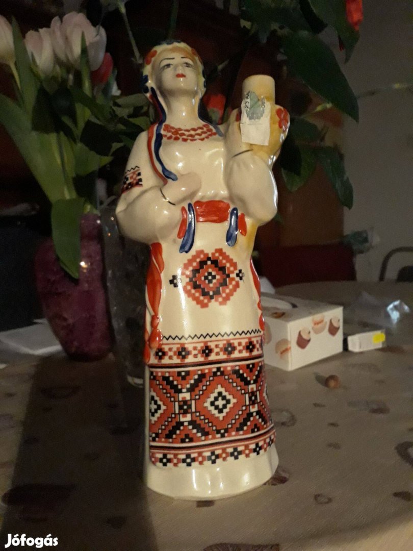 Nagyméretű női porcelán figura remek áron!