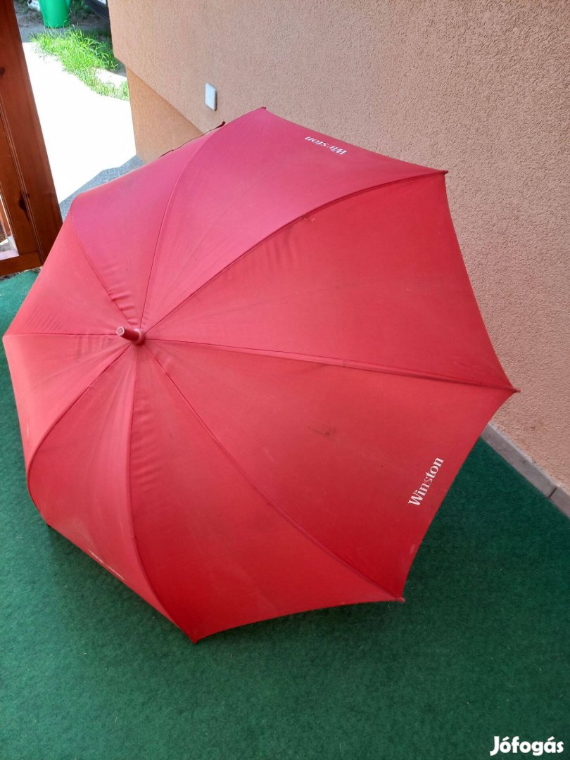 Nagyméretű piros esernyő