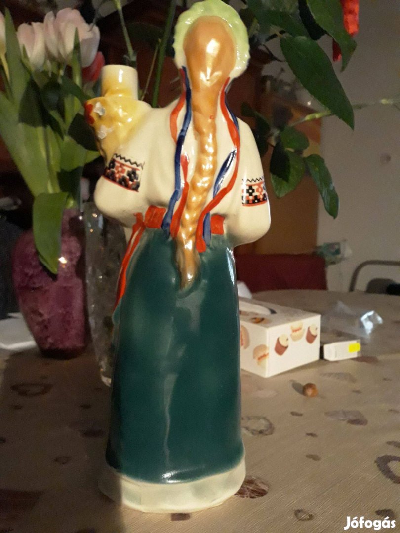 Nagyméretű porcelán figura remek áron!