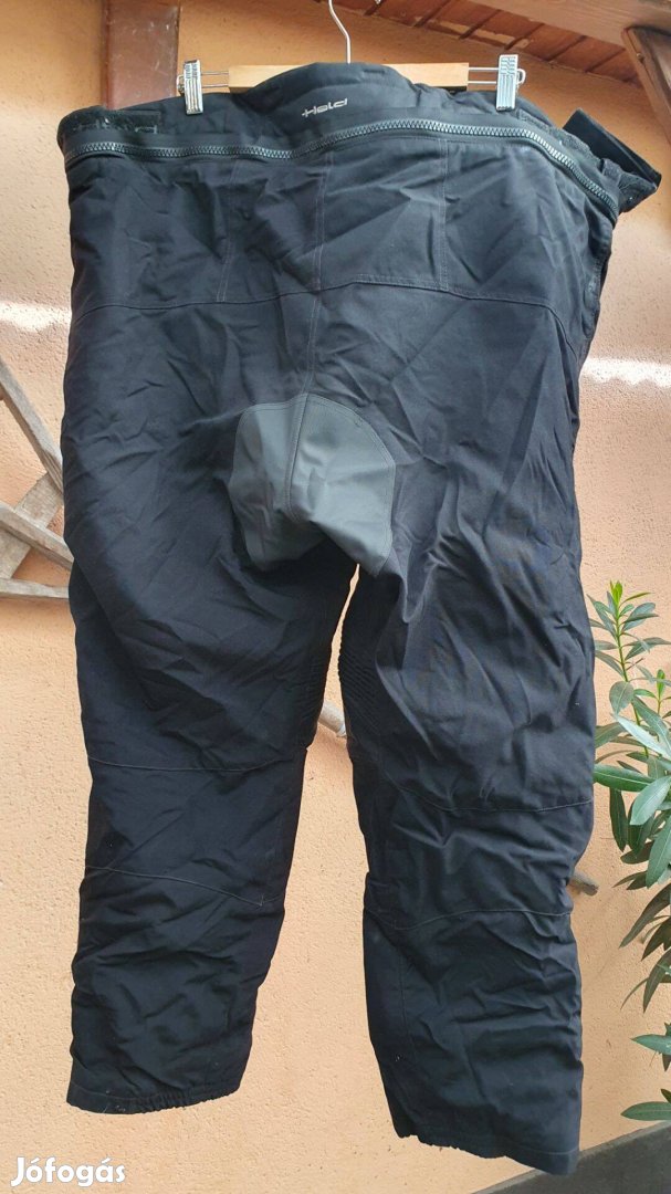 Nagyméretű protectoros nadrág
