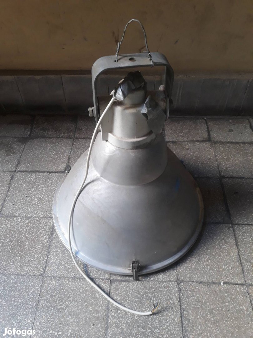 Nagyméretű régi ipari lámpa