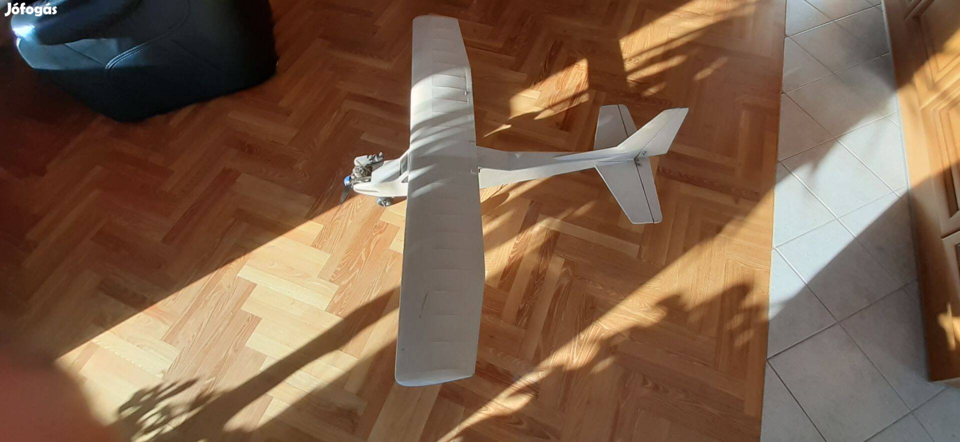 Nagyméretű repülőgép modell törzs 120 cm szárny 140 cm