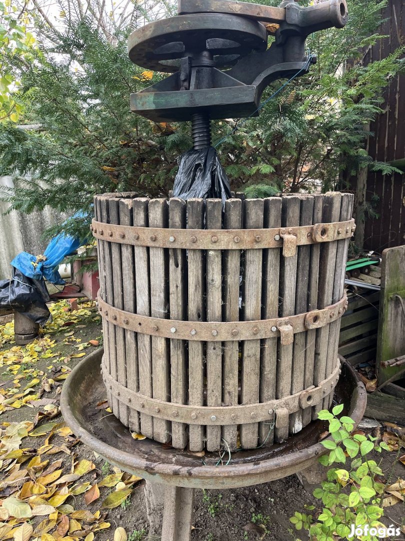 Nagyméretű szőlőprés eladó